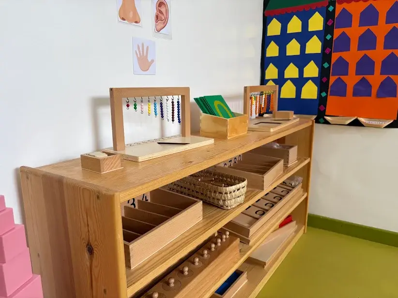 Étagère de mathématiques Montessori
